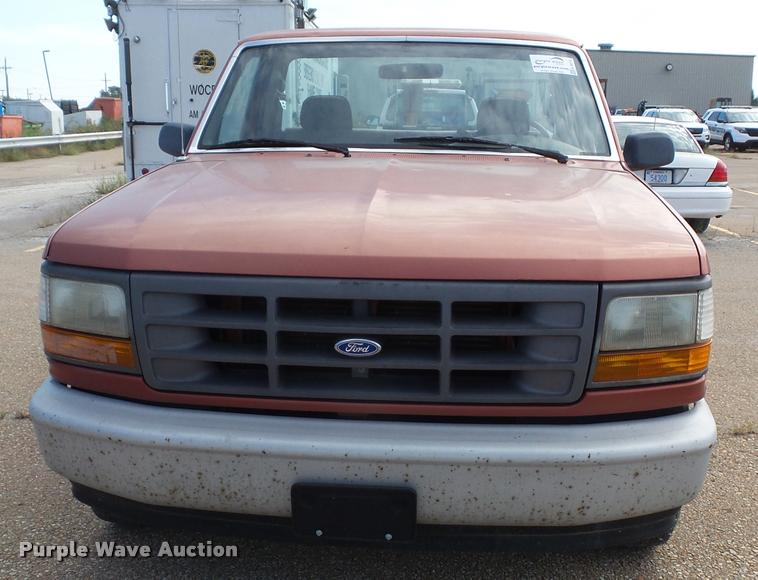 image for item K8215 1995 Ford F150 XL pickup truck