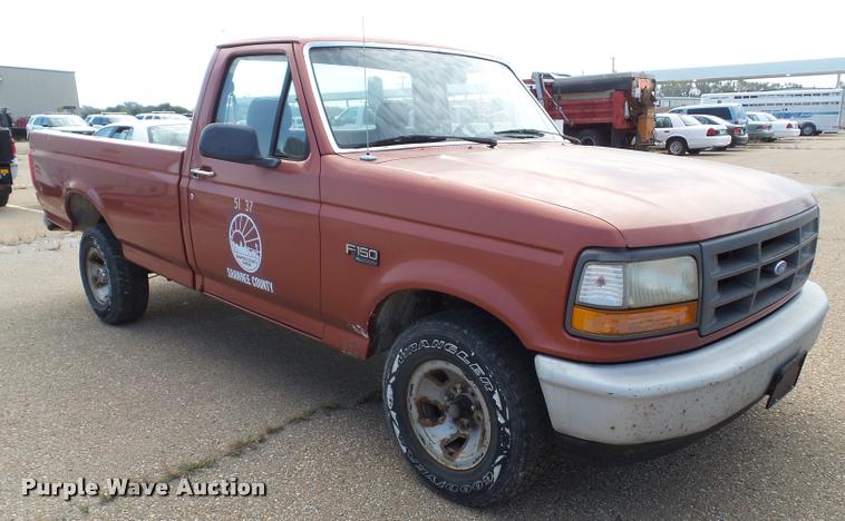 image for item K8215 1995 Ford F150 XL pickup truck