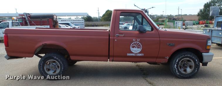 image for item K8215 1995 Ford F150 XL pickup truck