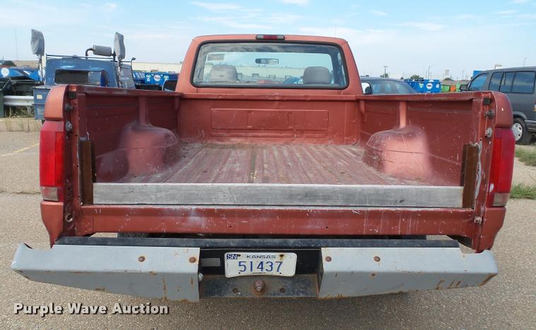 image for item K8215 1995 Ford F150 XL pickup truck
