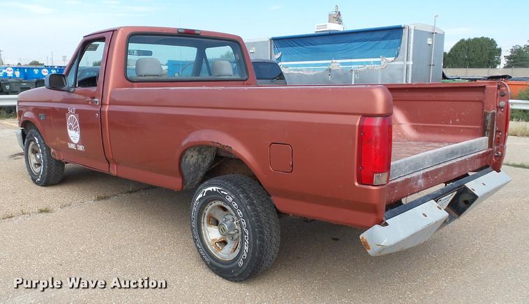 image for item K8215 1995 Ford F150 XL pickup truck