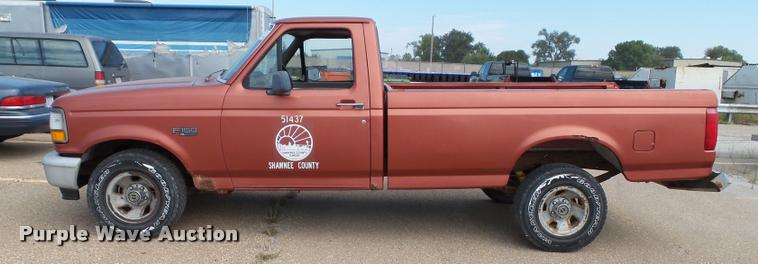 image for item K8215 1995 Ford F150 XL pickup truck