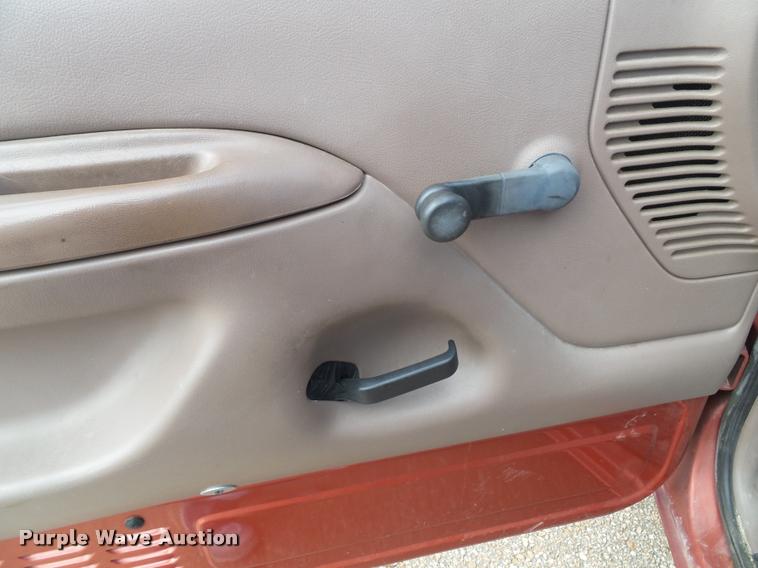 image for item K8215 1995 Ford F150 XL pickup truck