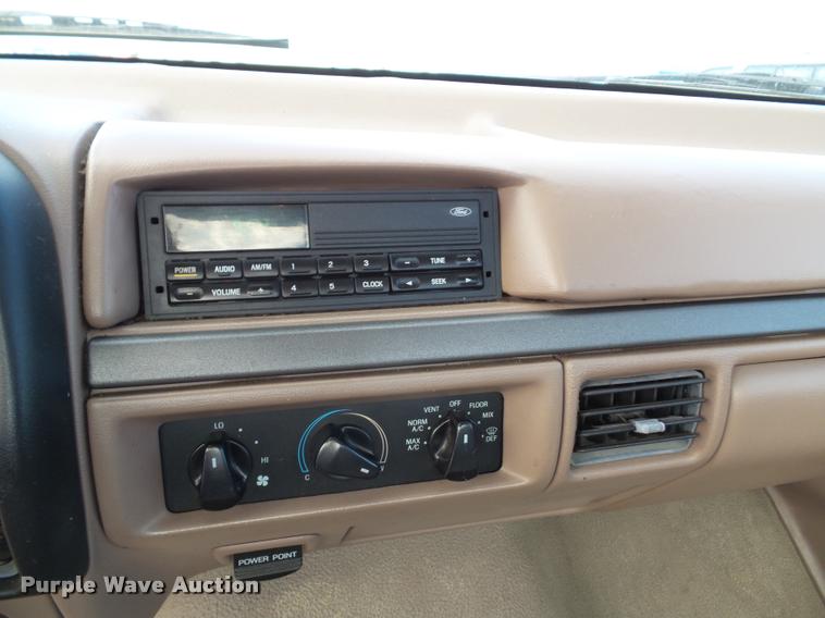 image for item K8215 1995 Ford F150 XL pickup truck