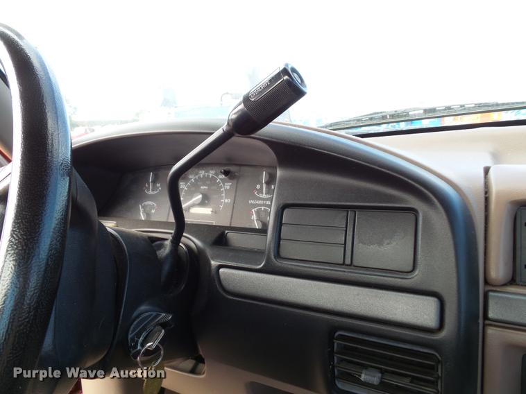 image for item K8215 1995 Ford F150 XL pickup truck