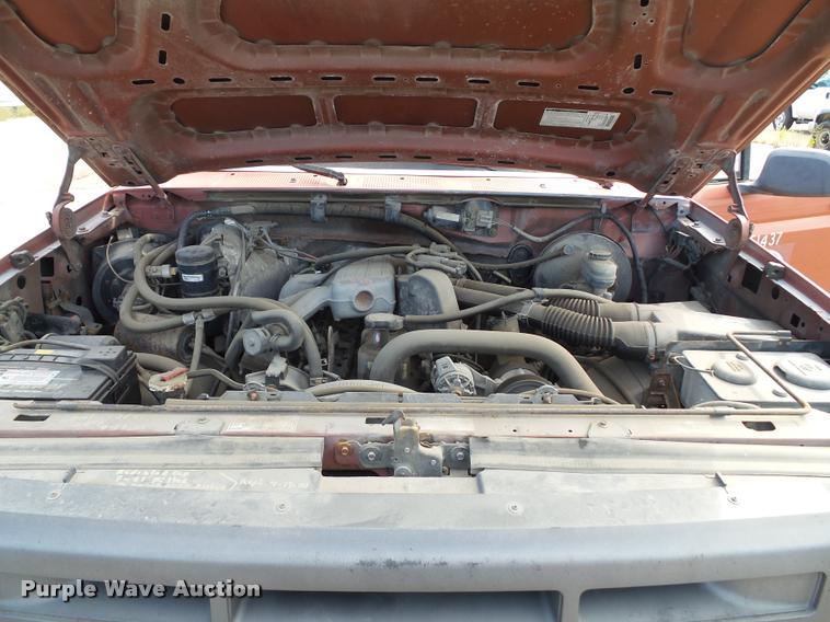 image for item K8215 1995 Ford F150 XL pickup truck