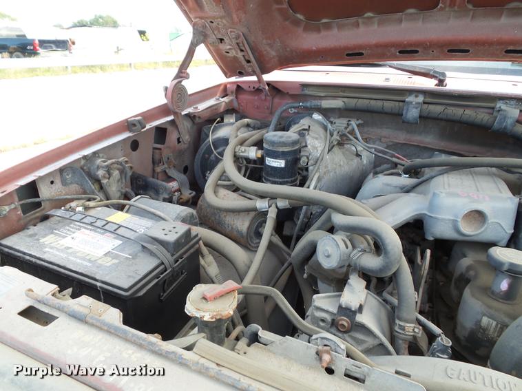 image for item K8215 1995 Ford F150 XL pickup truck