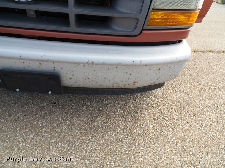 image for item K8215 1995 Ford F150 XL pickup truck