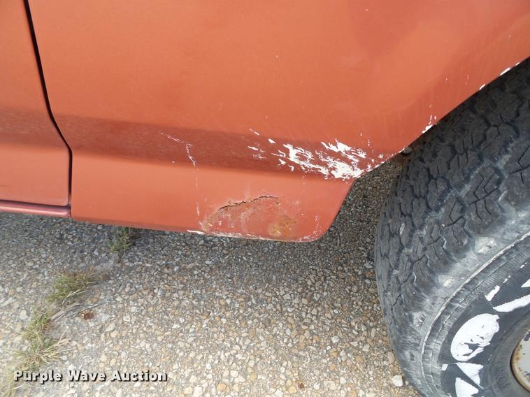 image for item K8215 1995 Ford F150 XL pickup truck