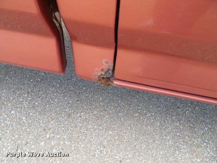 image for item K8215 1995 Ford F150 XL pickup truck