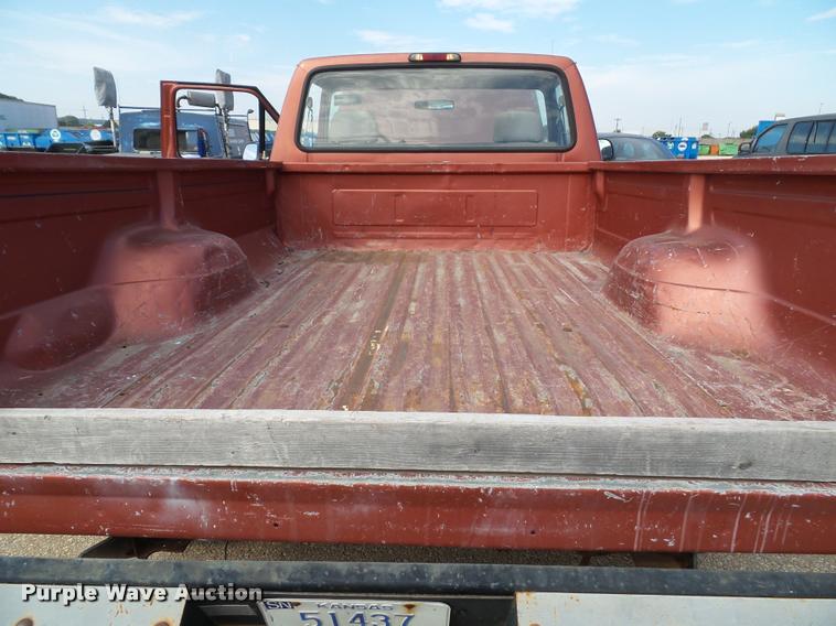 image for item K8215 1995 Ford F150 XL pickup truck