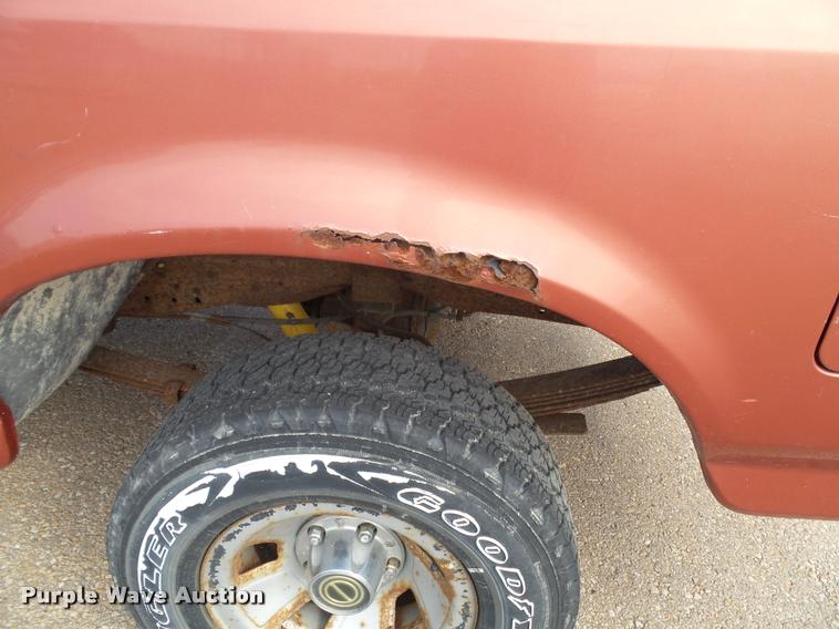 image for item K8215 1995 Ford F150 XL pickup truck