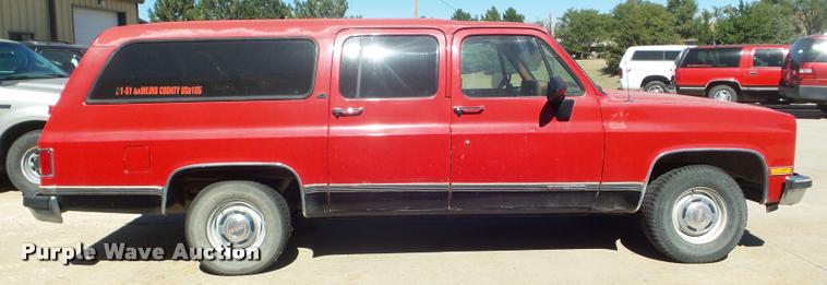 image for item L1668 1991 GMC Suburban 1500 SUV