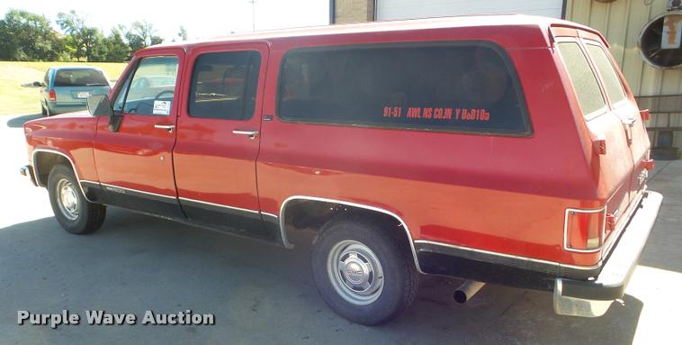 image for item L1668 1991 GMC Suburban 1500 SUV