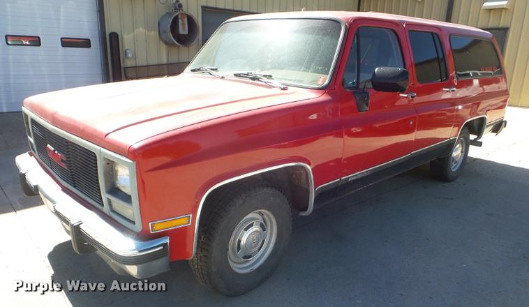 image for item L1668 1991 GMC Suburban 1500 SUV