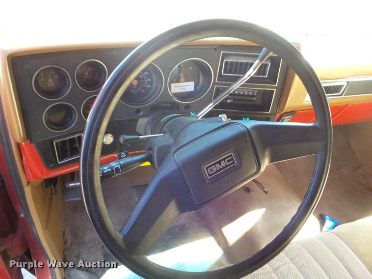 image for item L1668 1991 GMC Suburban 1500 SUV