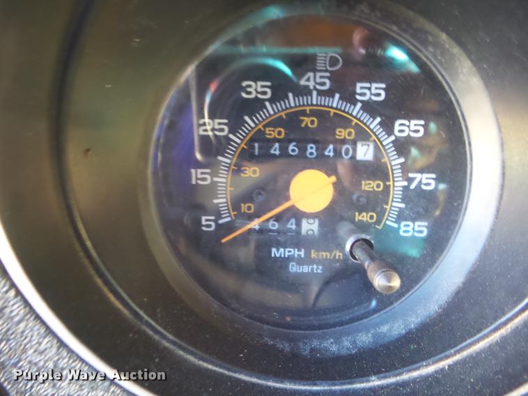 image for item L1668 1991 GMC Suburban 1500 SUV