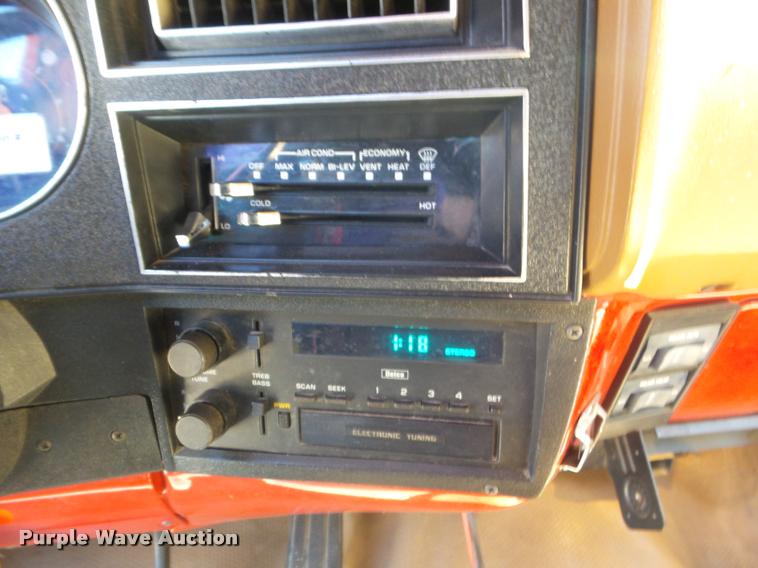 image for item L1668 1991 GMC Suburban 1500 SUV