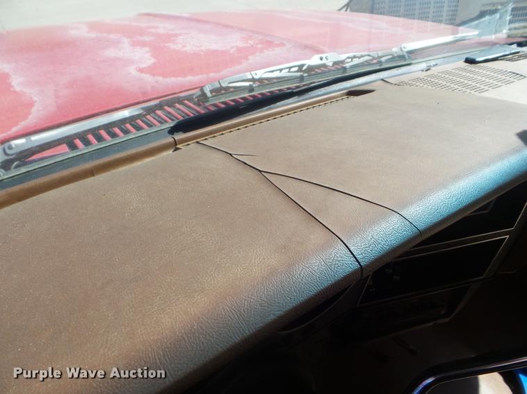 image for item L1668 1991 GMC Suburban 1500 SUV