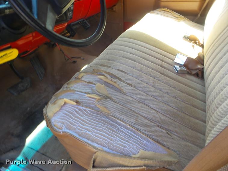 image for item L1668 1991 GMC Suburban 1500 SUV