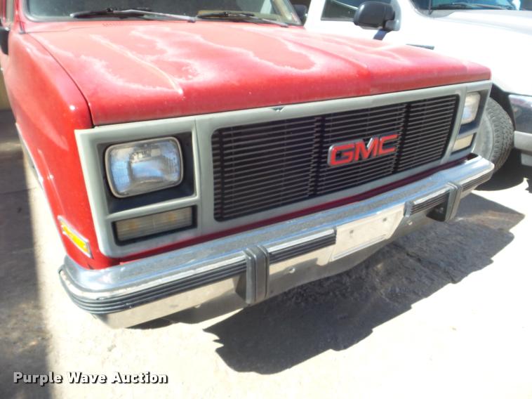 image for item L1668 1991 GMC Suburban 1500 SUV