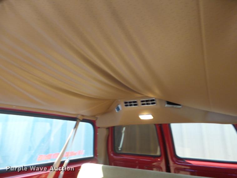 image for item L1668 1991 GMC Suburban 1500 SUV