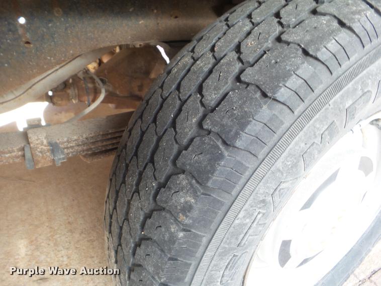 image for item L1668 1991 GMC Suburban 1500 SUV