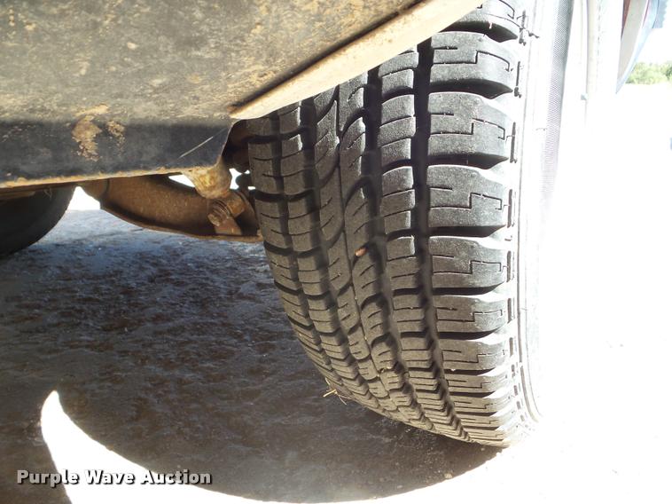 image for item L1668 1991 GMC Suburban 1500 SUV