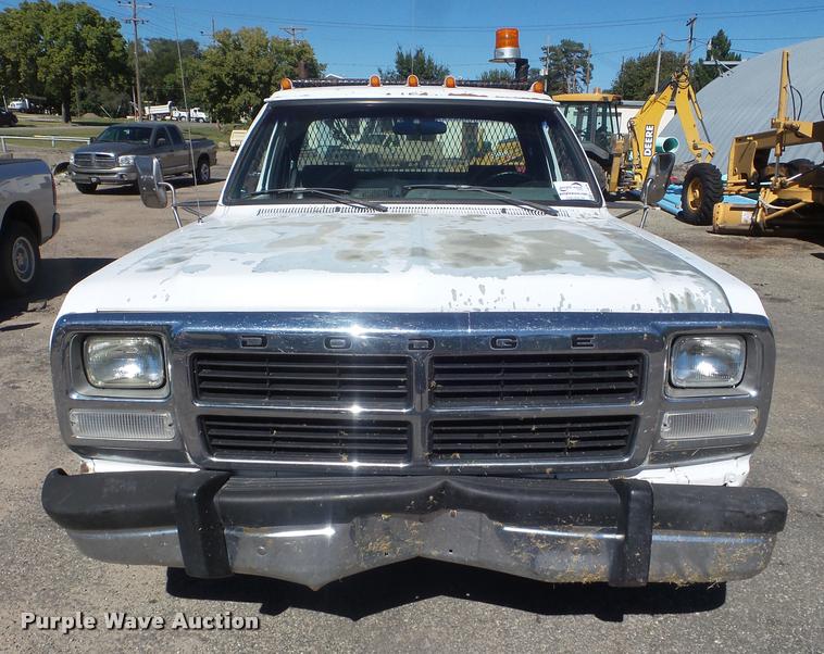 image for item L1678 1993 Dodge D350 flatbed pickup truck
