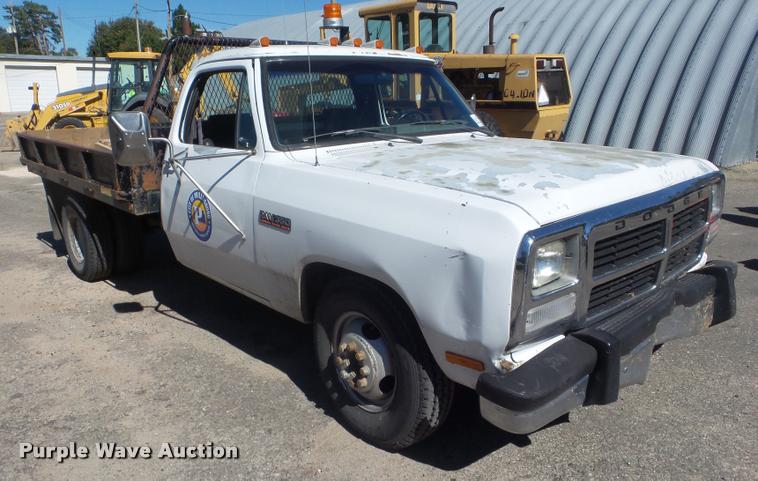 image for item L1678 1993 Dodge D350 flatbed pickup truck