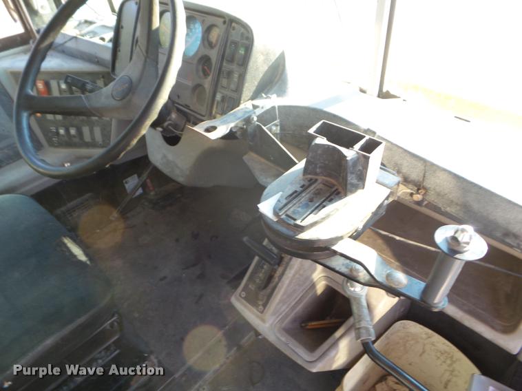 image for item L1688 2002 Freightliner FS65 school bus