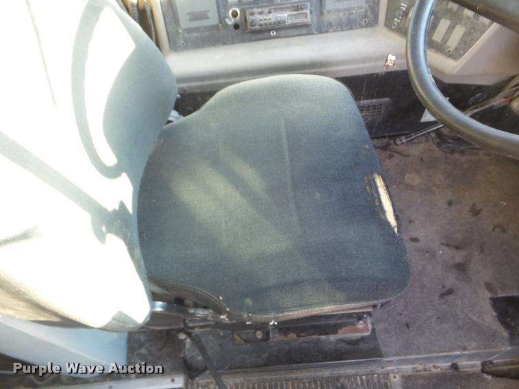 image for item L1688 2002 Freightliner FS65 school bus