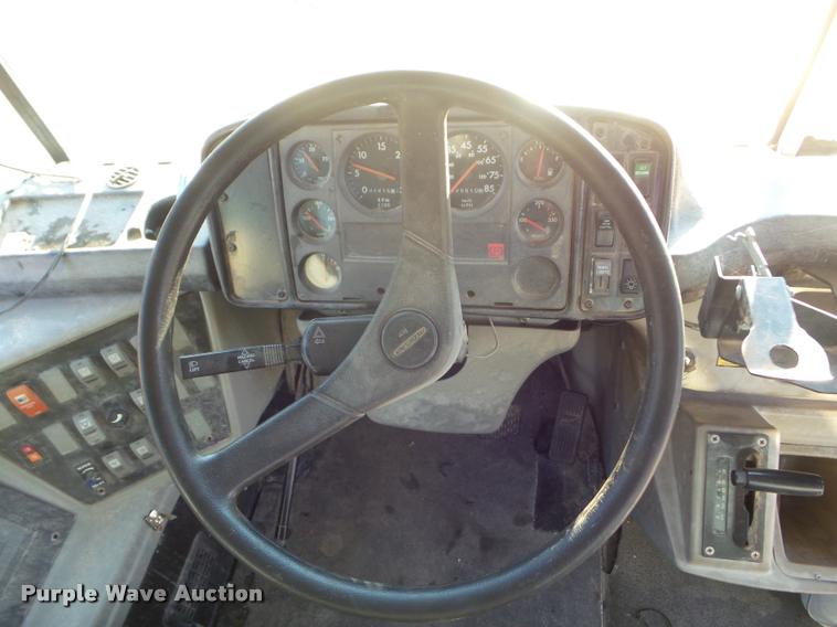 image for item L1688 2002 Freightliner FS65 school bus