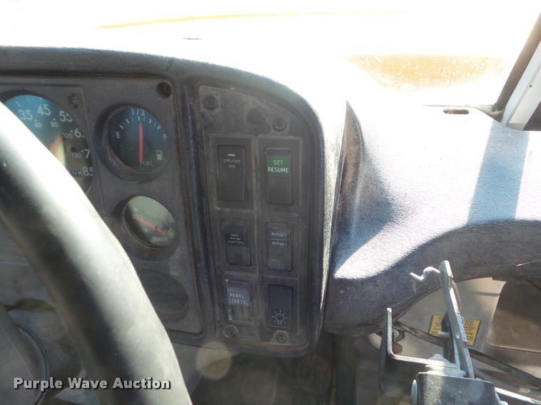 image for item L1688 2002 Freightliner FS65 school bus