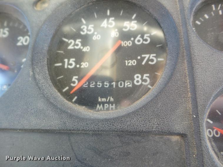 image for item L1688 2002 Freightliner FS65 school bus