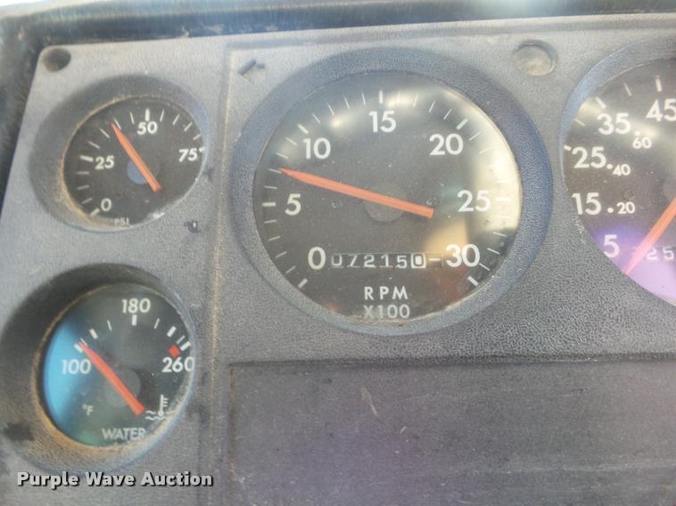 image for item L1688 2002 Freightliner FS65 school bus