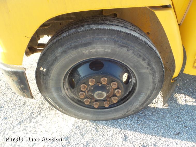 image for item L1688 2002 Freightliner FS65 school bus