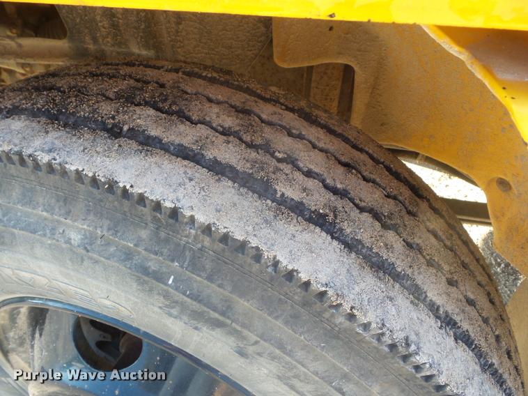 image for item L1688 2002 Freightliner FS65 school bus