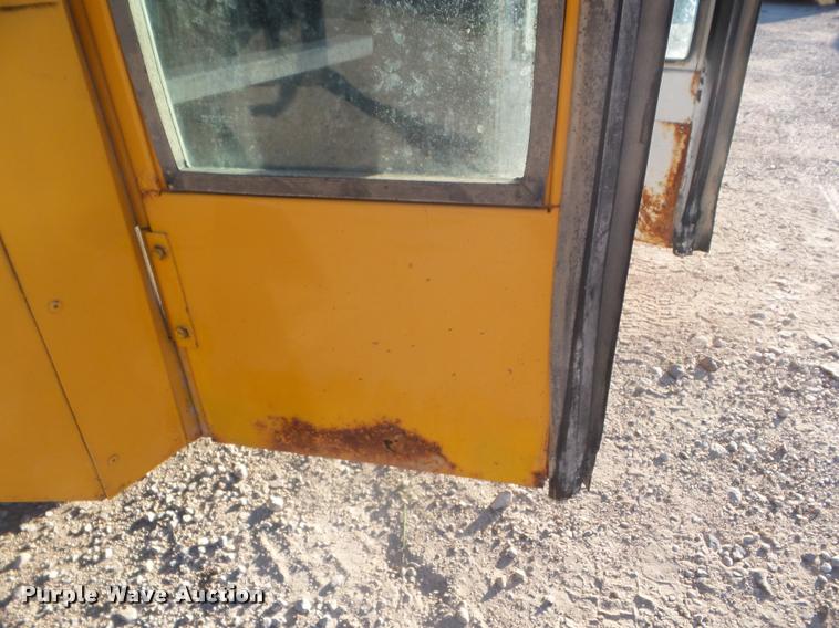 image for item L1688 2002 Freightliner FS65 school bus