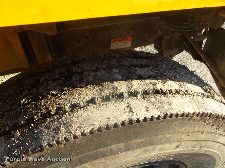 image for item L1688 2002 Freightliner FS65 school bus