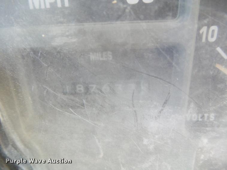 image for item L1689 1997 International 3800 school bus