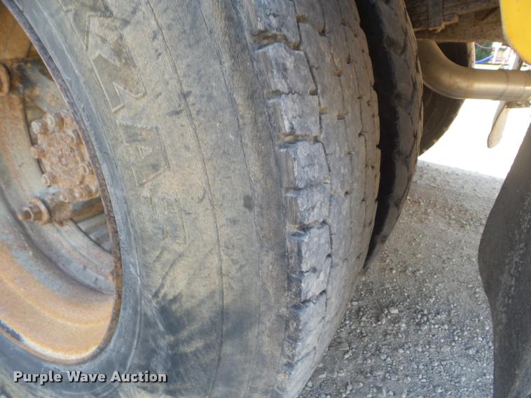 image for item L1689 1997 International 3800 school bus