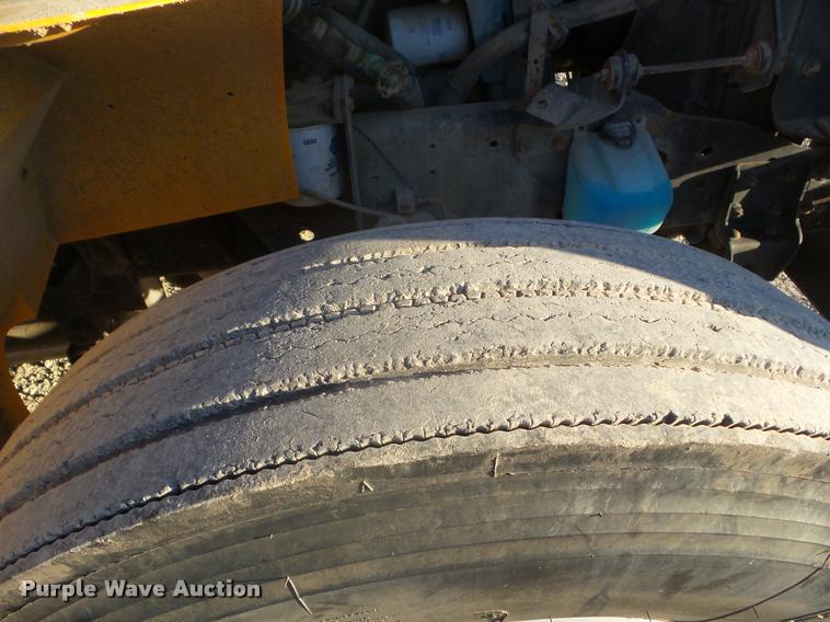 image for item L1689 1997 International 3800 school bus