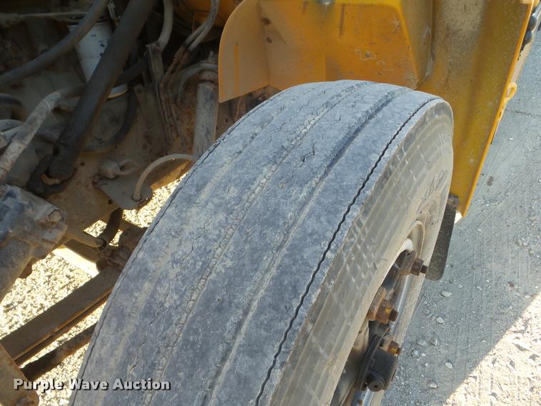 image for item L1689 1997 International 3800 school bus