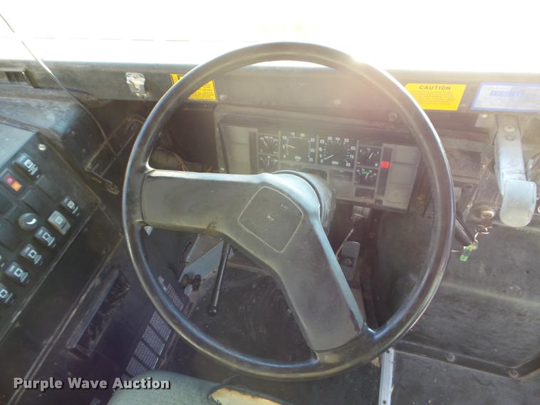 image for item L1690 1998 International 3800 school bus