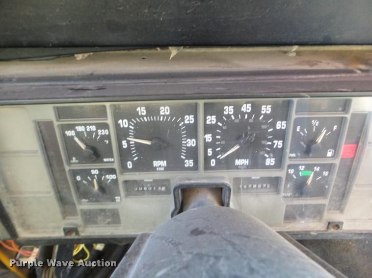 image for item L1690 1998 International 3800 school bus