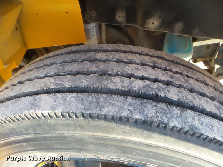 image for item L1690 1998 International 3800 school bus