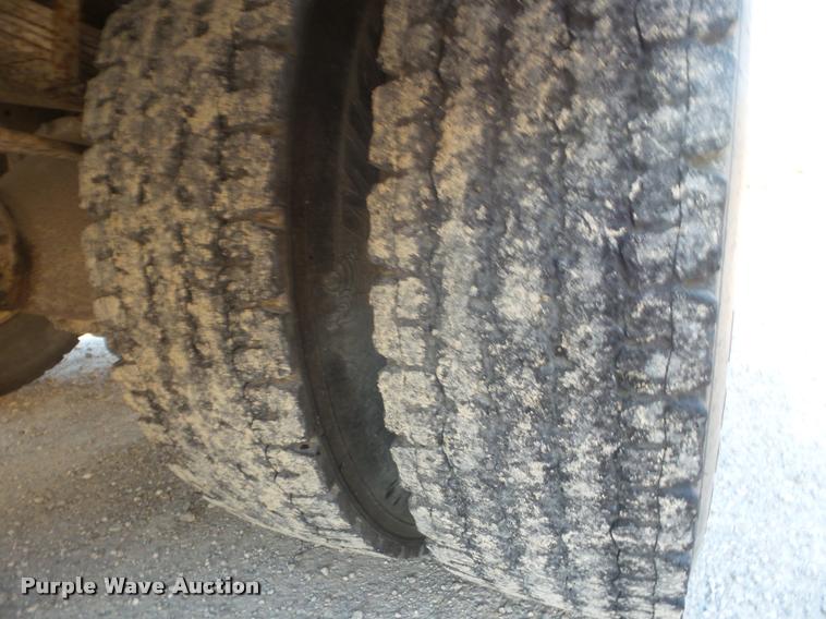 image for item L1690 1998 International 3800 school bus