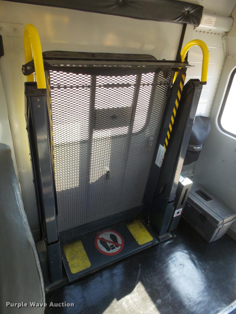 image for item L1694 2000 Thomas Built Saf-T-Liner MVP EF school bus