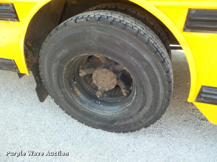 image for item L1695 2000 Thomas Built Saf-T-Liner MVP EF school bus